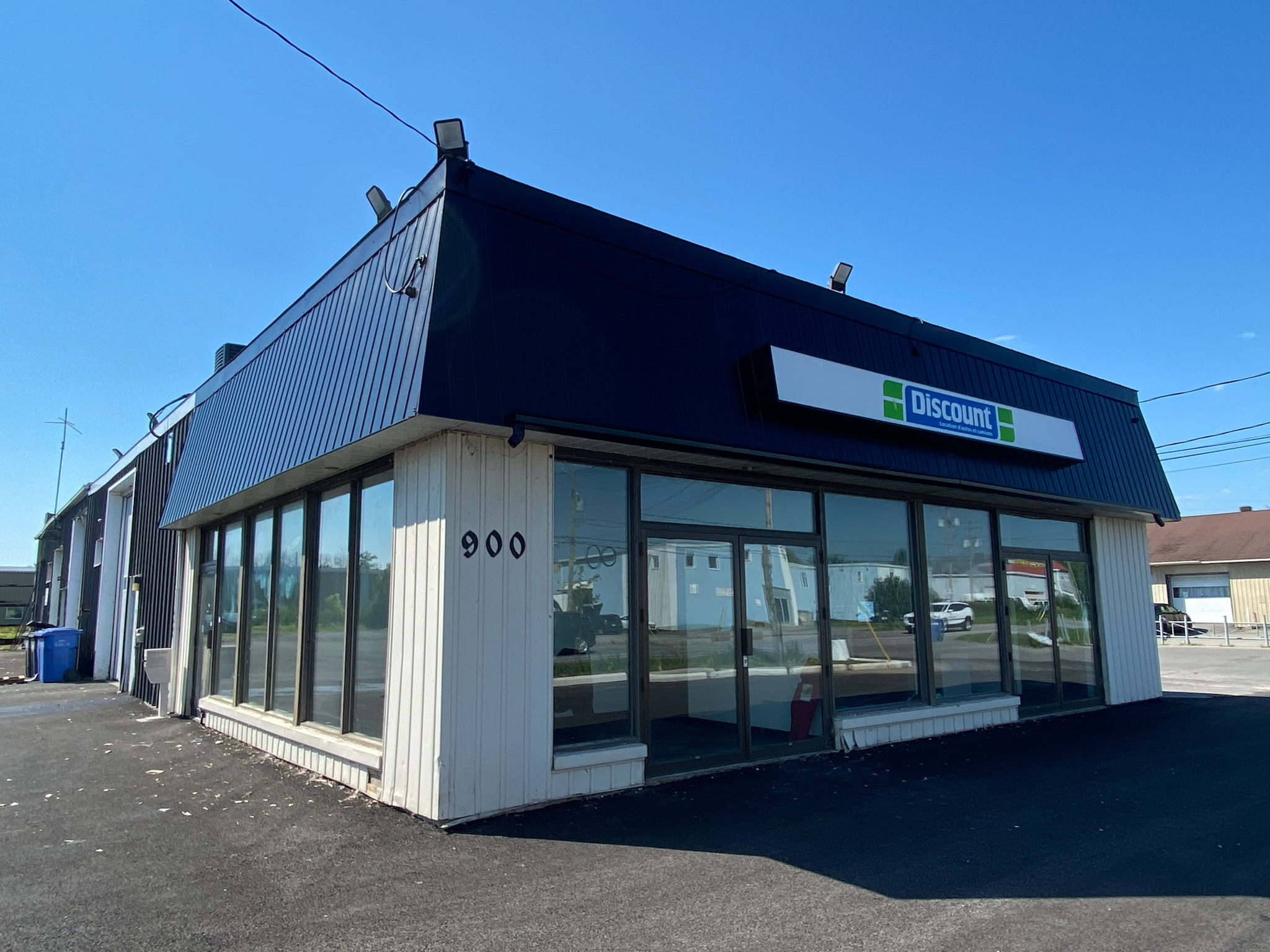 Après — bâtiment commercial