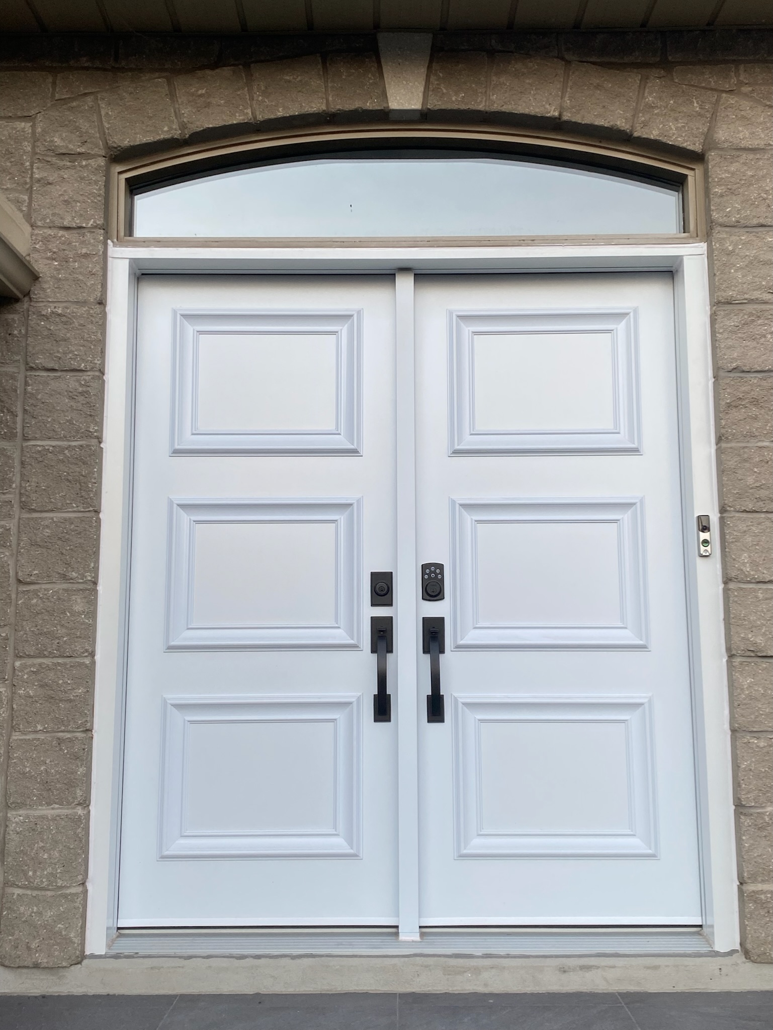Avant — porte d'entrée
