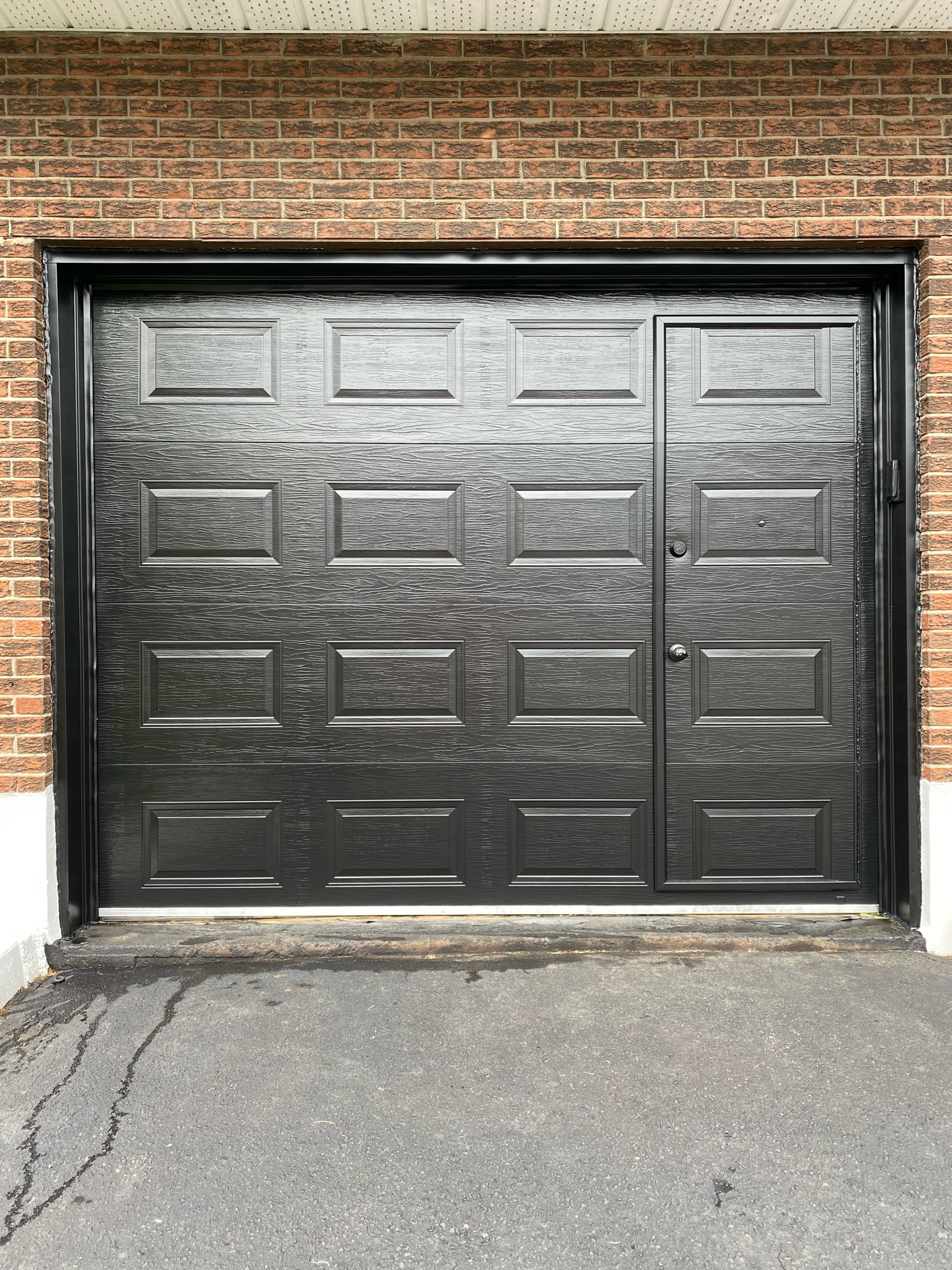 Après — porte de garage noire