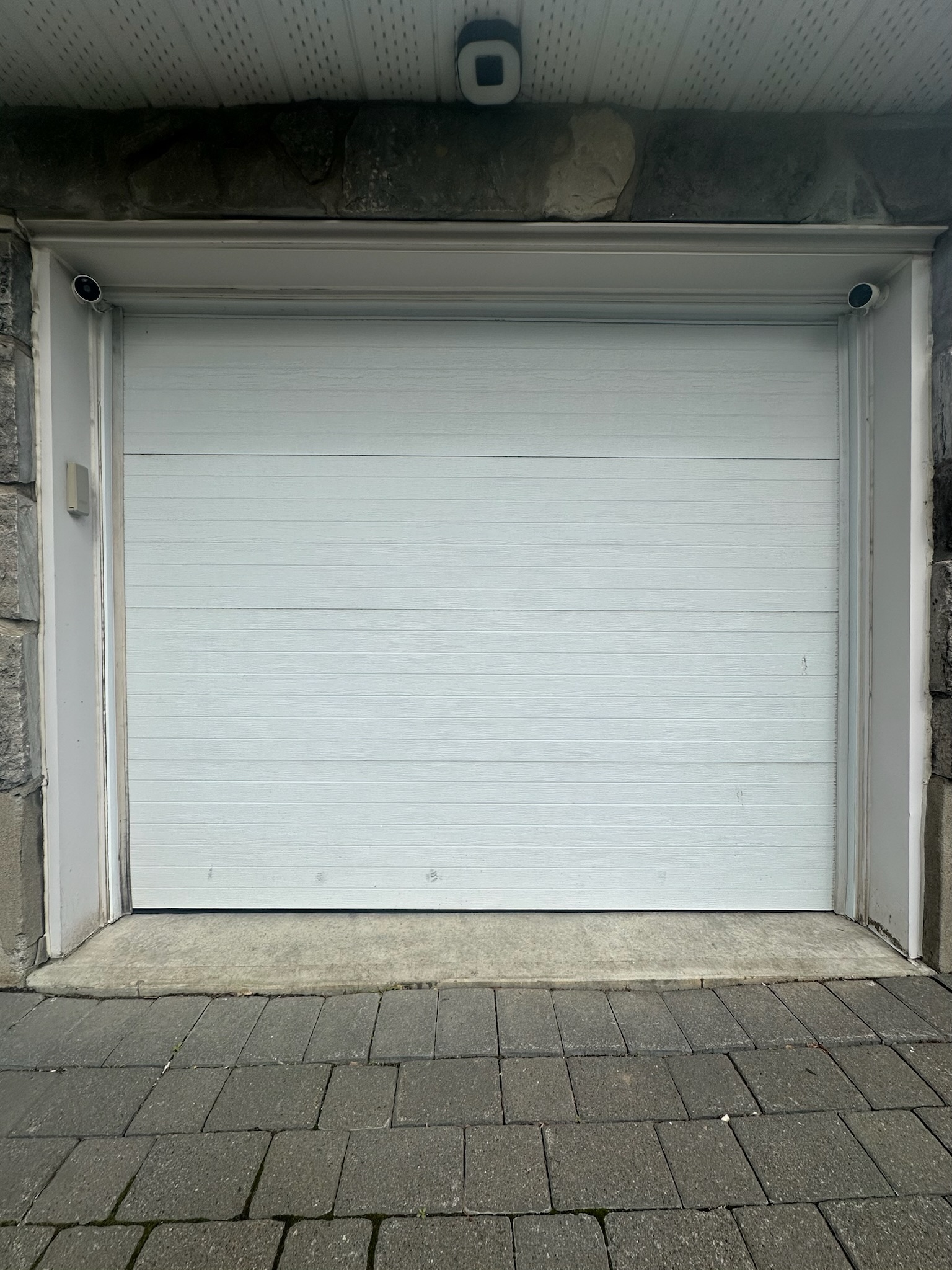 Avant — porte de garage